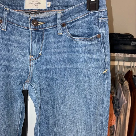 A&F Emma Low Rise Jeans - Picture 6 of 15